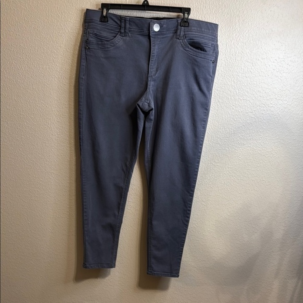 Democracy Gray Trousers for Women